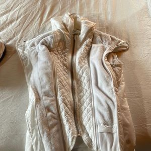 Beautiful white Lululemon vest. Multiple ways of wearing